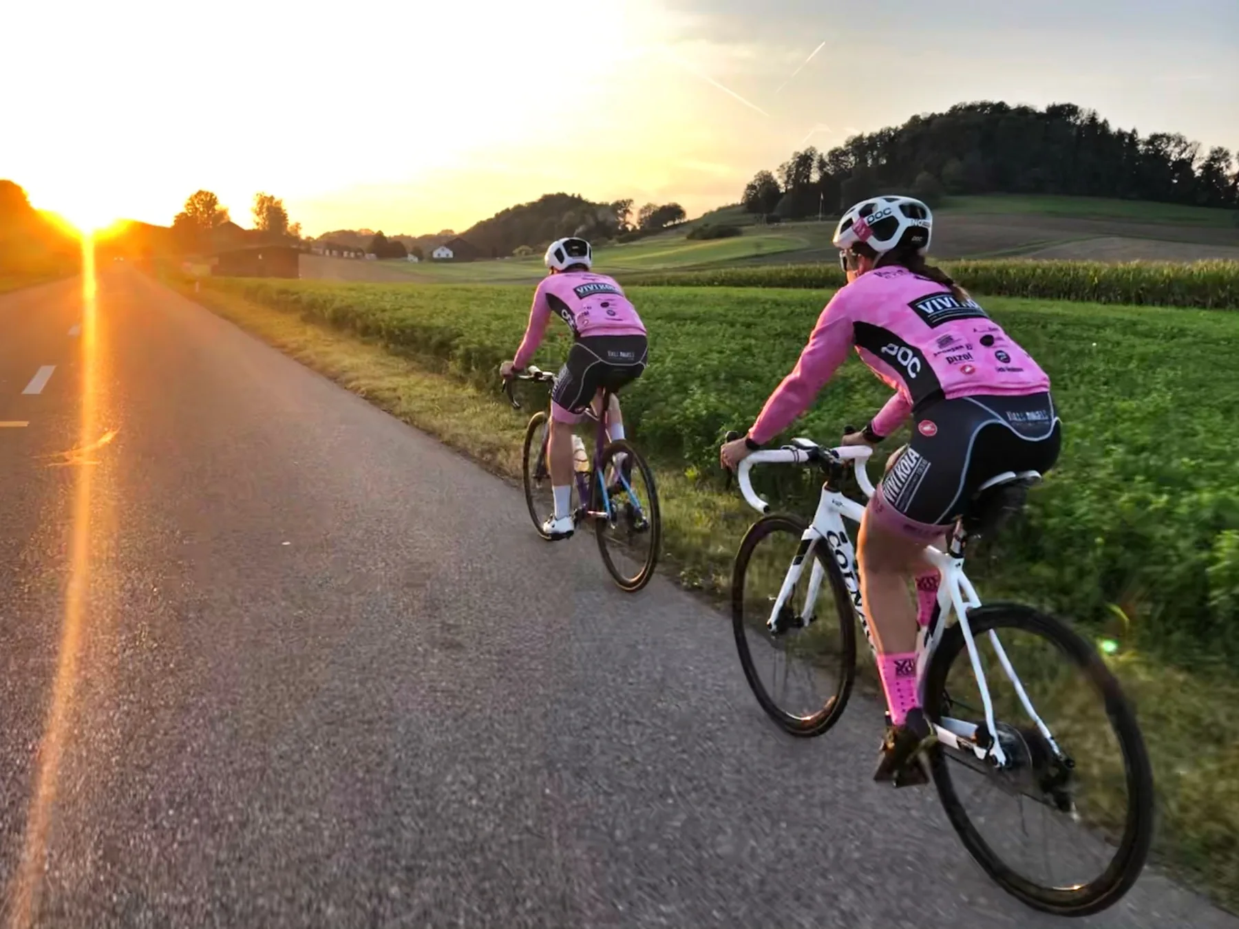 Hills Angels Ausfahrt bei Sonnenuntergang